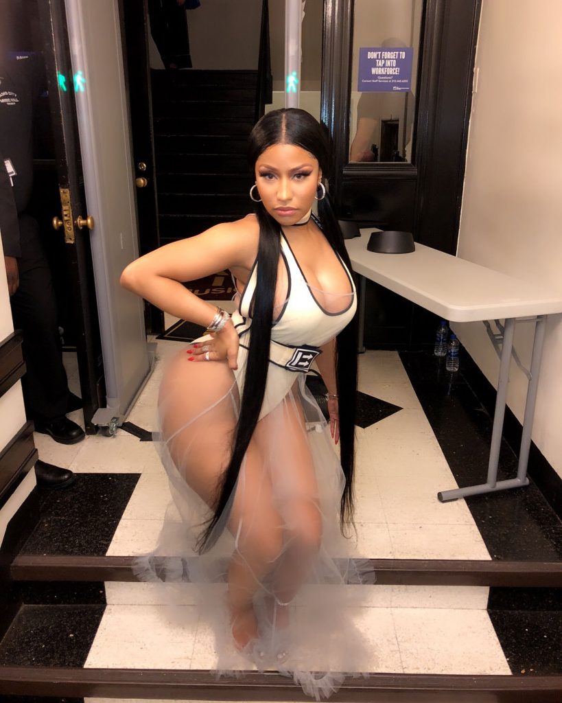 Nicki Minaj Showing Off Her Admirable Booty on the Red Carpet gallery, pic 14