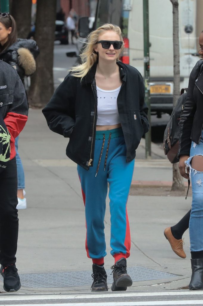 Sophie Turner Shamelessly Showing Her Nipples Out in Public gallery, pic 16