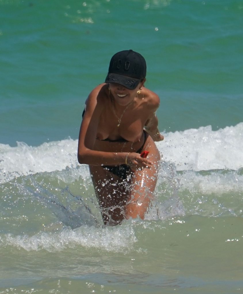Patricia Contreras’ Epic Boob Slip at the Beach in Miami gallery, pic 26