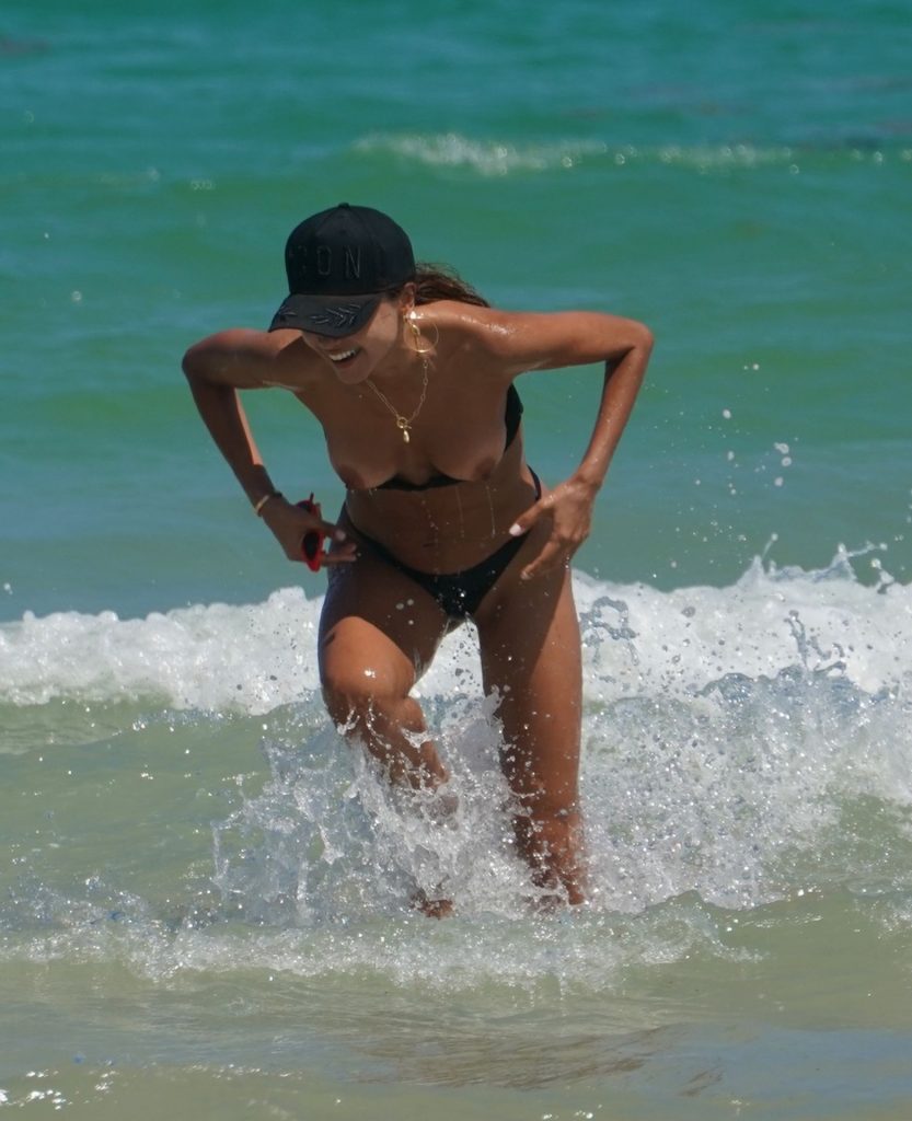 Patricia Contreras’ Epic Boob Slip at the Beach in Miami gallery, pic 28