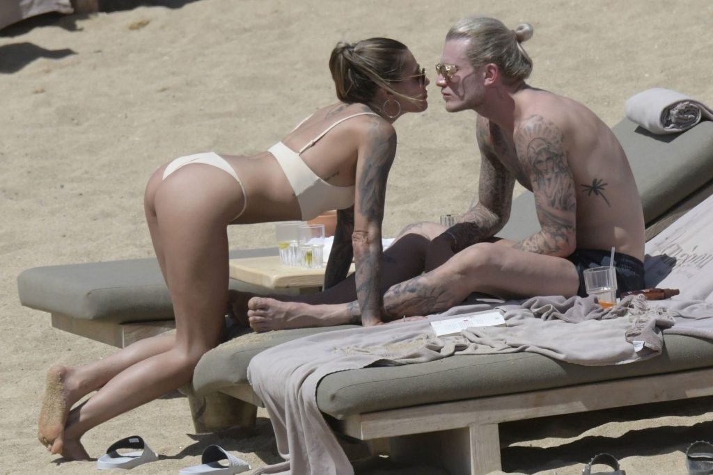 Sexy Sophia Thomalla Making Out with Her Boyfriend in the Water gallery, pic 68