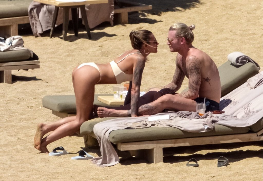 Sexy Sophia Thomalla Making Out with Her Boyfriend in the Water gallery, pic 88