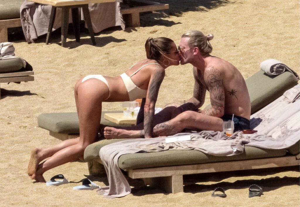 Sexy Sophia Thomalla Making Out with Her Boyfriend in the Water gallery, pic 98
