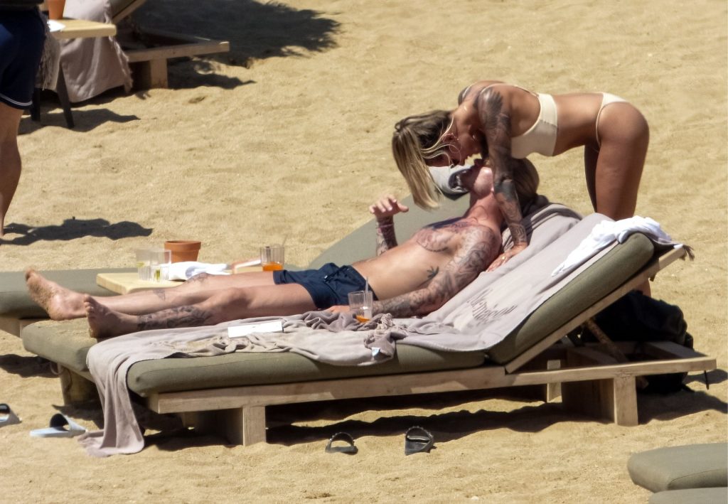 Sexy Sophia Thomalla Making Out with Her Boyfriend in the Water gallery, pic 112
