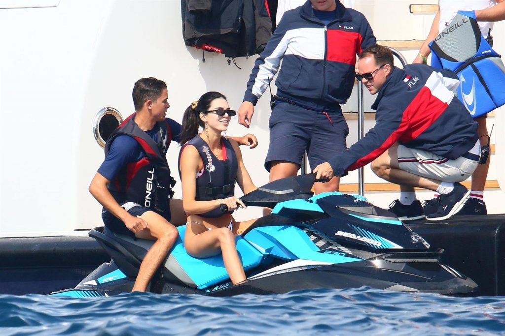 Brunette Celebrity Kendall Jenner Looks Sexy While Riding a Jetski gallery, pic 38