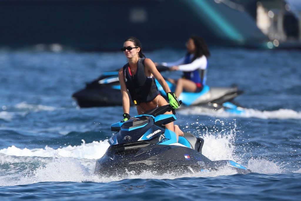 Brunette Celebrity Kendall Jenner Looks Sexy While Riding a Jetski gallery, pic 16