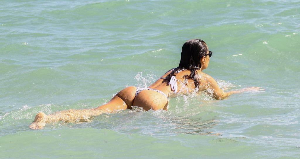 Petite Latina Hottie Julia Pereira Shows Her Body on a Beach gallery, pic 10
