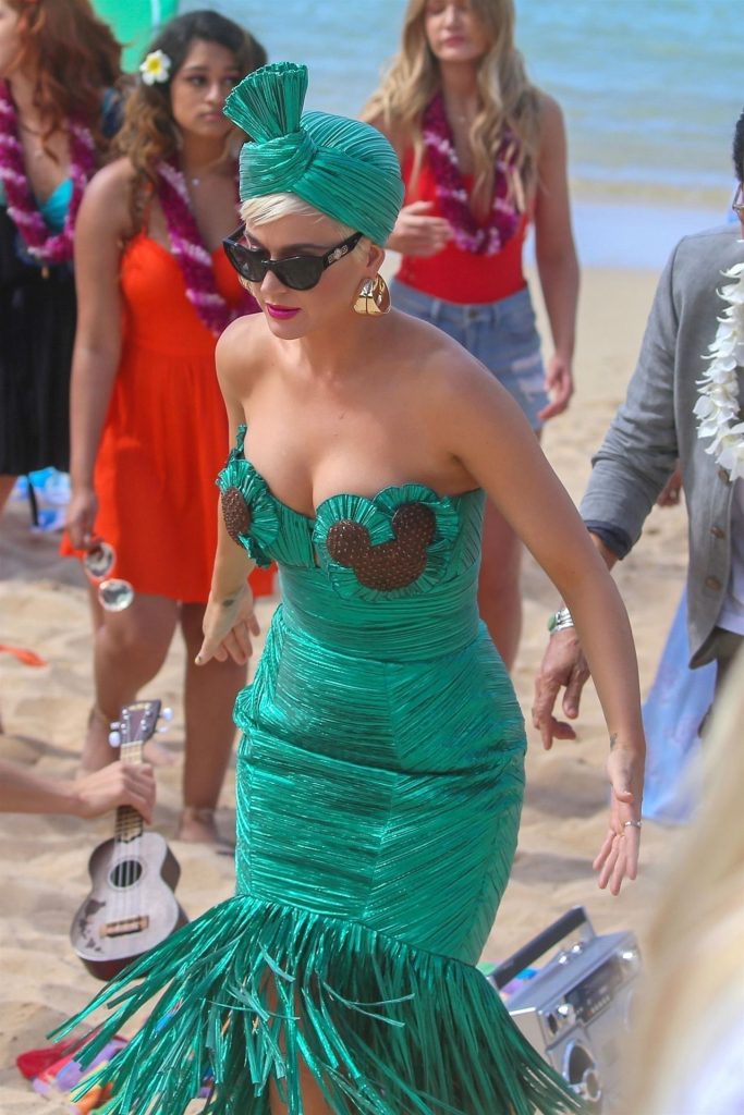 Sexy Katy Perry Pictures from the Set of the Latest American Idol Season gallery, pic 36