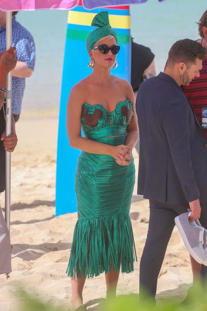 Sexy Katy Perry Pictures from the Set of the Latest American Idol Season gallery, pic 46