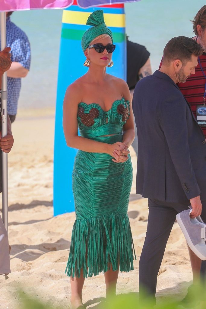 Sexy Katy Perry Pictures from the Set of the Latest American Idol Season gallery, pic 48