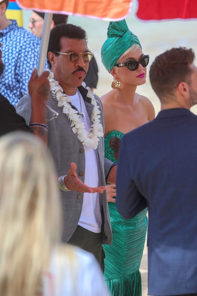 Sexy Katy Perry Pictures from the Set of the Latest American Idol Season gallery, pic 6