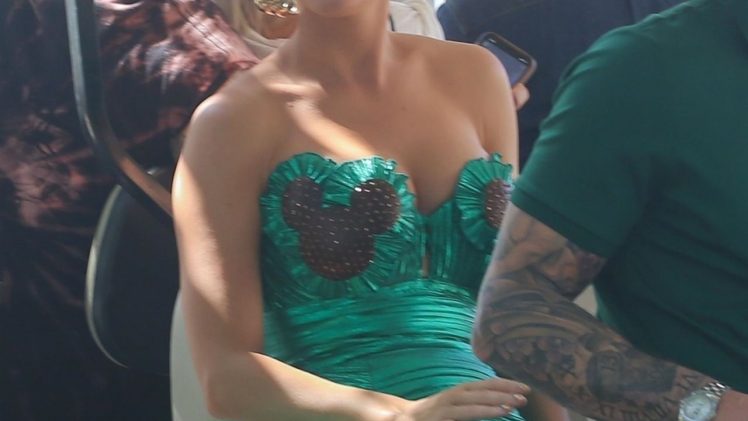 Sexy Katy Perry Pictures from the Set of the Latest American Idol Season