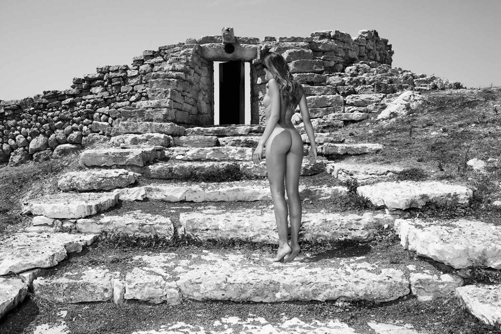 Naked Chiara Bianchino Shows Her Body in a Scenic Location gallery, pic 8