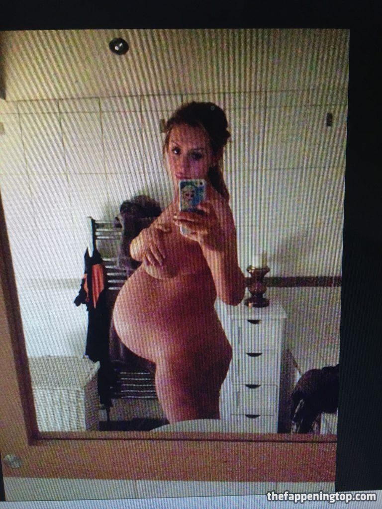 Pregnant Catherine Tyldesley Flashing Her Nude Body for You gallery, pic 60