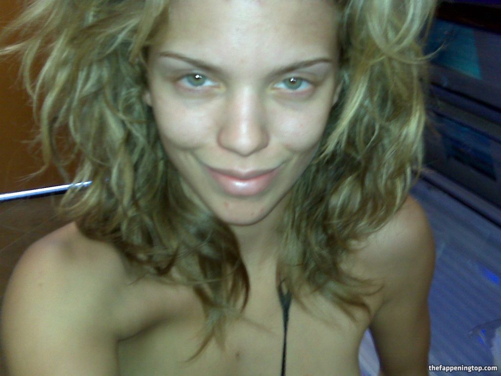 Go Ahead and Take a Look at AnnaLynne McCord’s Tight Pussy gallery, pic 30