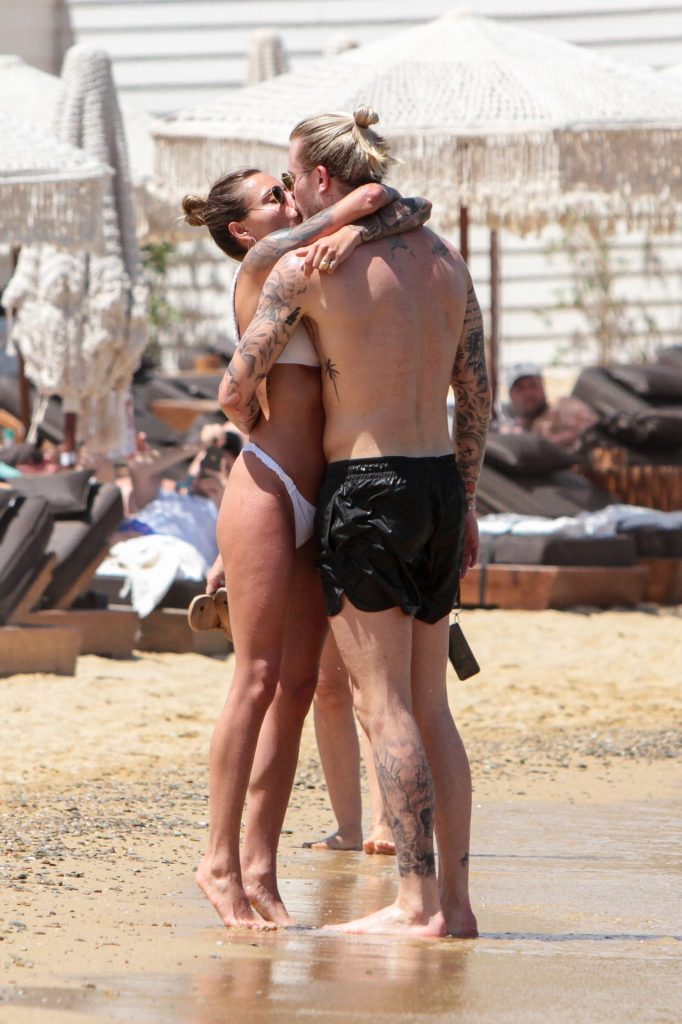 Bikini-Clad Sophia Thomalla Shows Off Her Assets in HQ gallery, pic 10