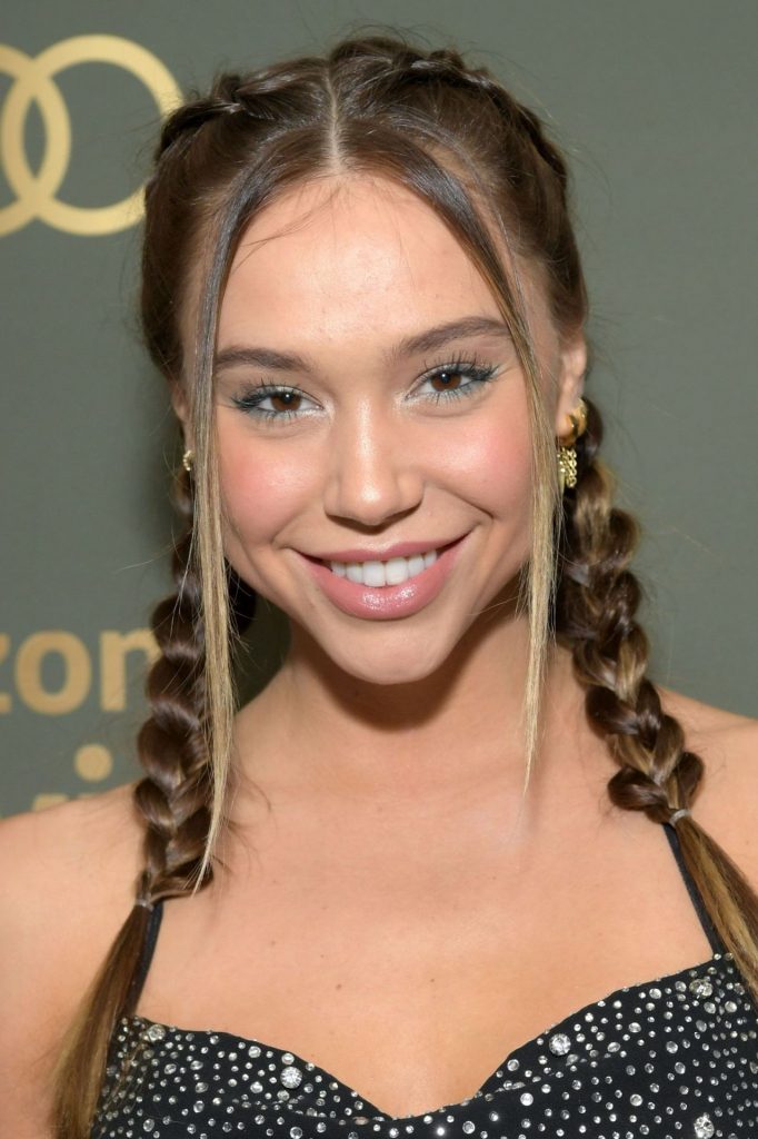 Braided Brunette Alexis Ren Looks Perfect in a Sexy Dress gallery, pic 16