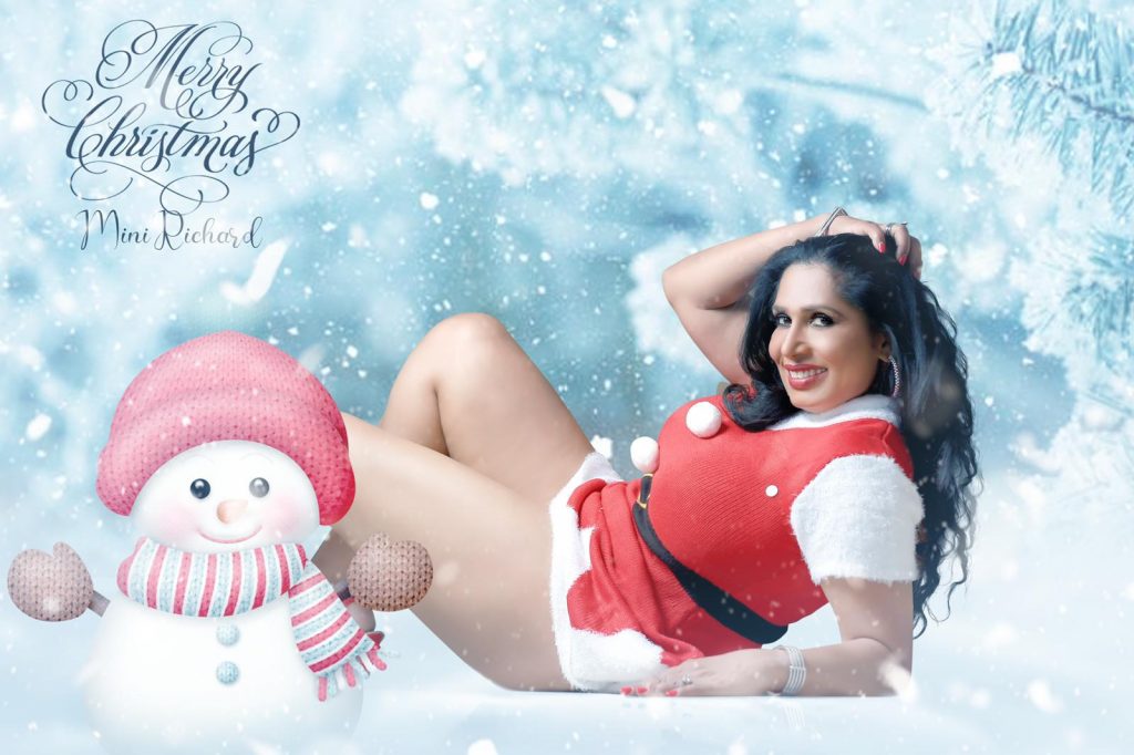 Chubby Indian Auntie Mini Richard Shows her Ass on Christmass gallery, pic 12