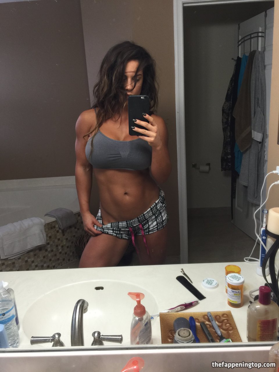 Huge Fappening Collection Featuring WWE’s Kaitlyn (200 Pictures) .