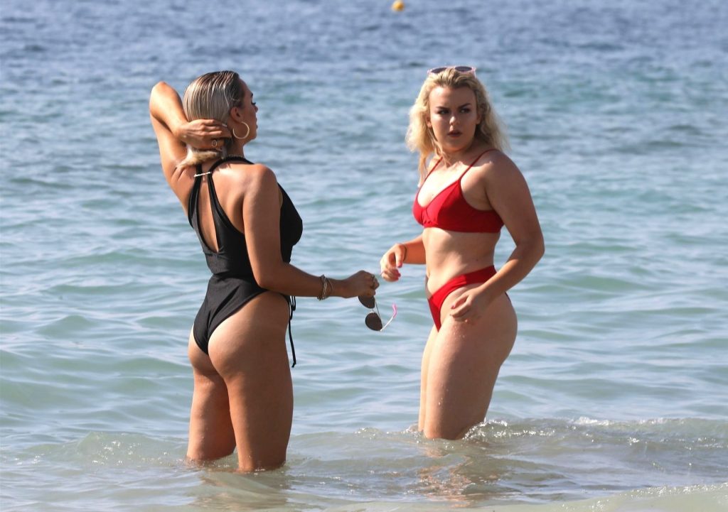 Scottish Hottie Tallia Storm Looks Sensational in Her Two-Piece Swimsuit gallery, pic 22