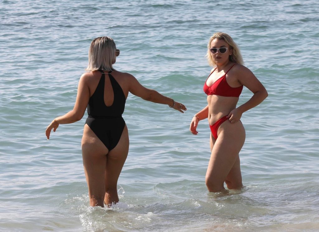 Scottish Hottie Tallia Storm Looks Sensational in Her Two-Piece Swimsuit gallery, pic 8