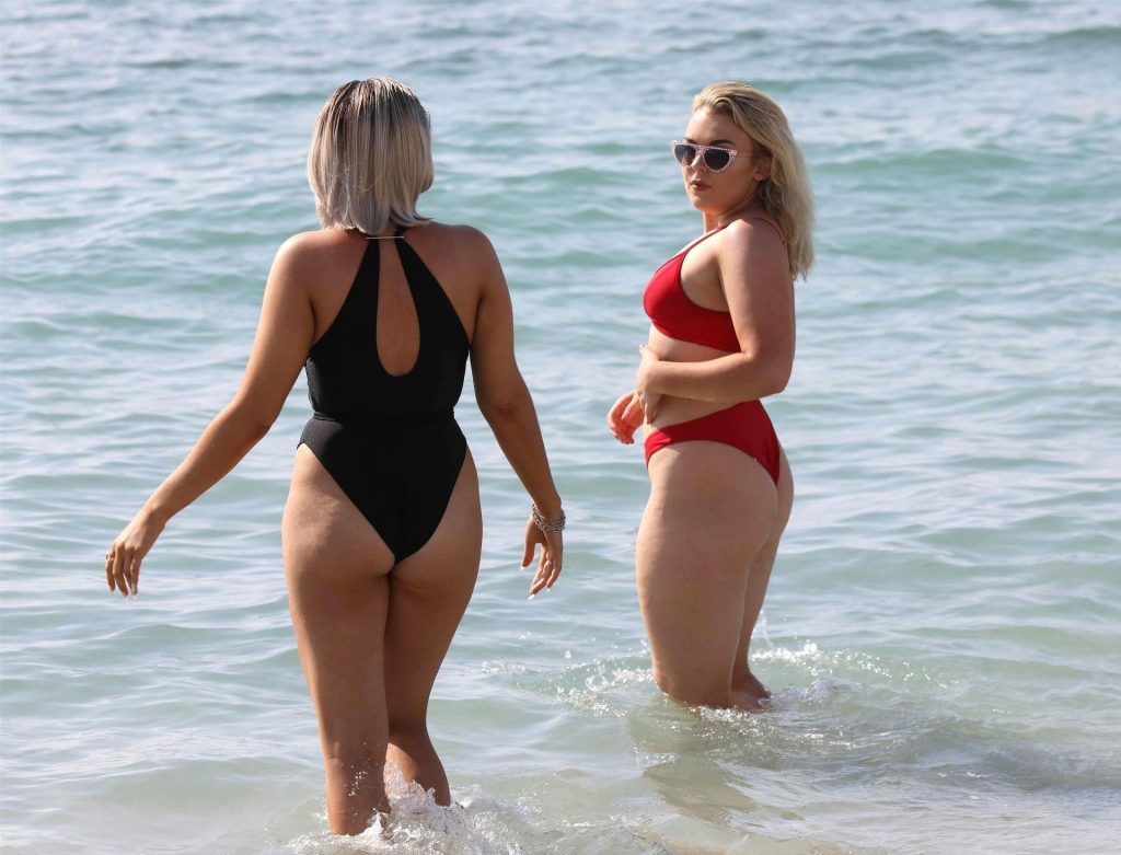 Scottish Hottie Tallia Storm Looks Sensational in Her Two-Piece Swimsuit gallery, pic 10