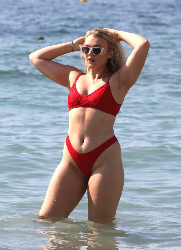 Scottish Hottie Tallia Storm Looks Sensational in Her Two-Piece Swimsuit gallery, pic 14