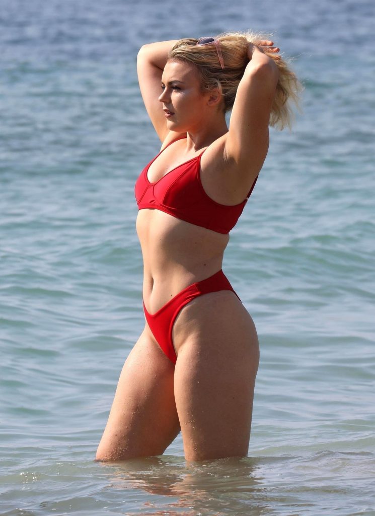 Scottish Hottie Tallia Storm Looks Sensational in Her Two-Piece Swimsuit gallery, pic 16