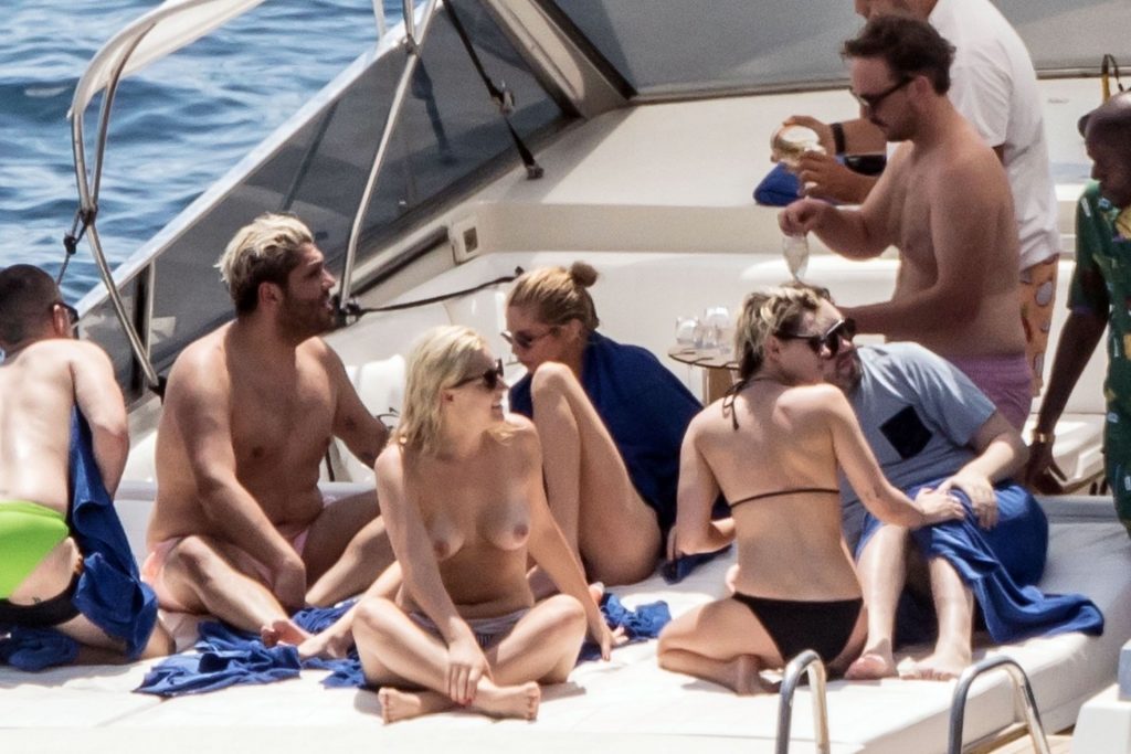 Kristen Stewart Sunbathing Topless on a Yacht  gallery, pic 22