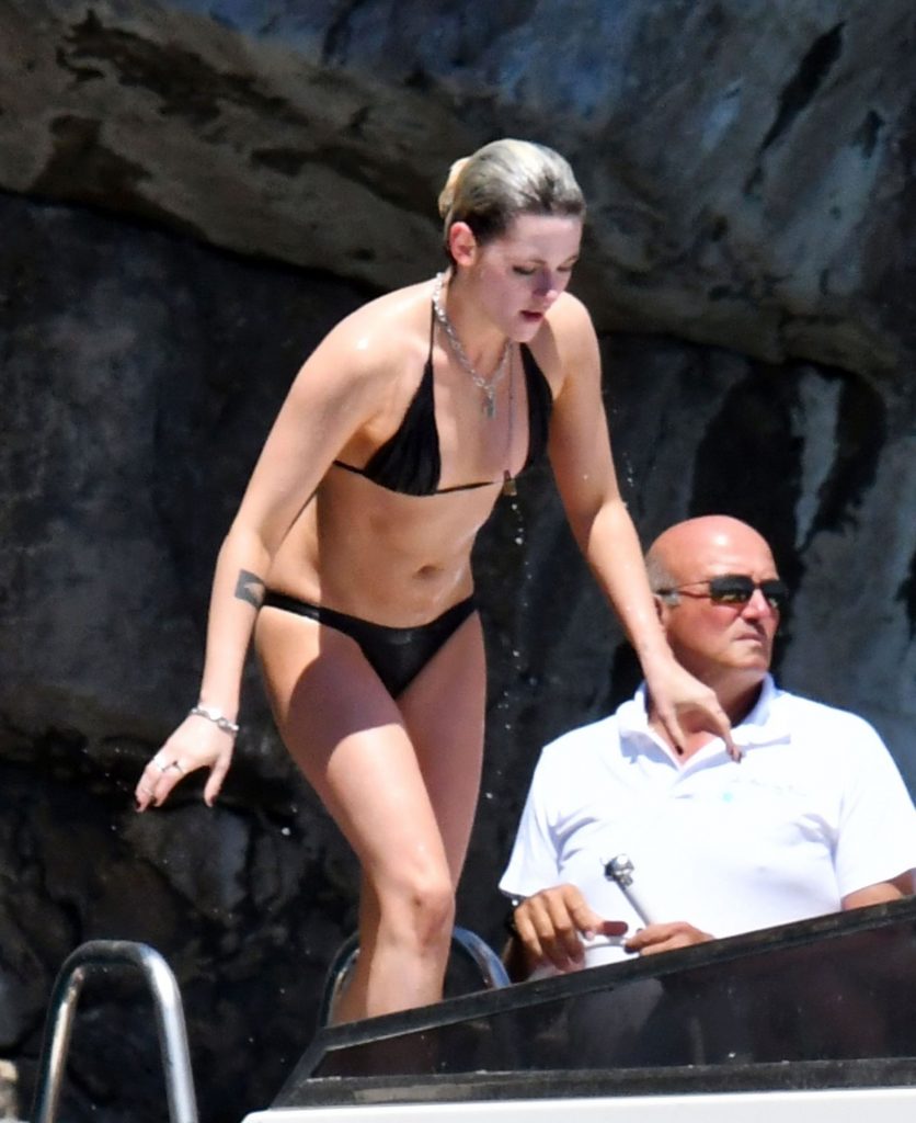Kristen Stewart Sunbathing Topless on a Yacht  gallery, pic 28