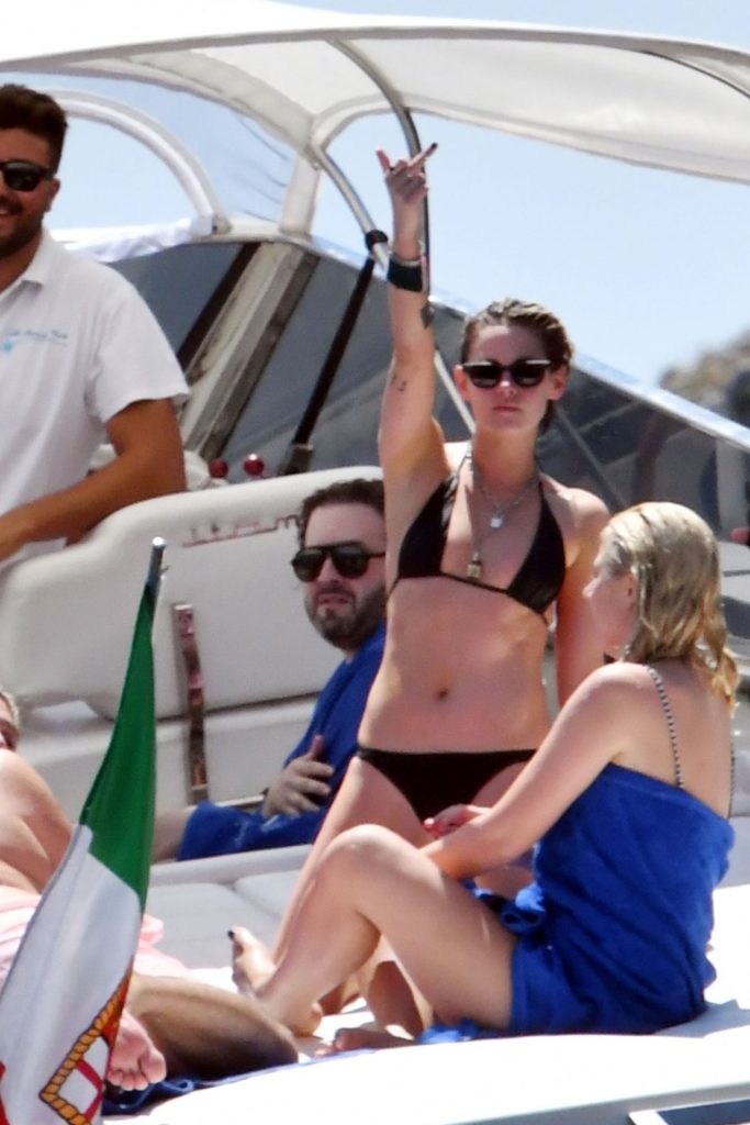 Kristen Stewart Sunbathing Topless on a Yacht  gallery, pic 34