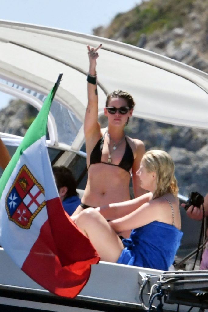 Kristen Stewart Sunbathing Topless on a Yacht  gallery, pic 36