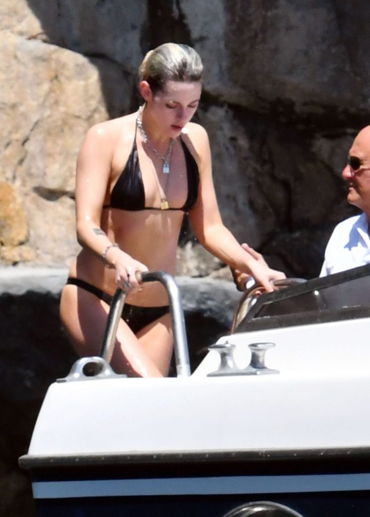 Kristen Stewart Sunbathing Topless on a Yacht  gallery, pic 44