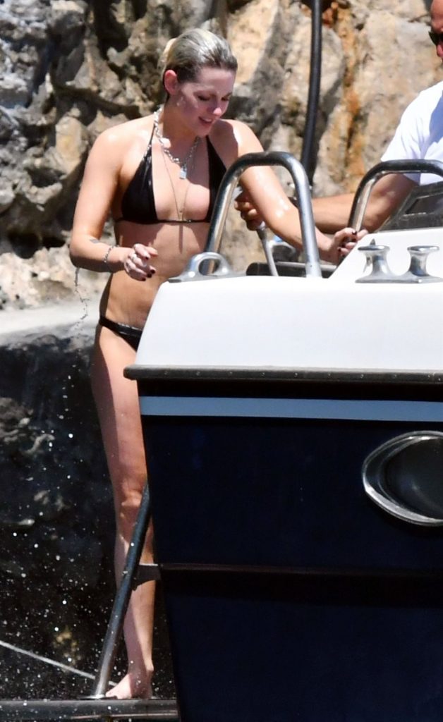 Kristen Stewart Sunbathing Topless on a Yacht  gallery, pic 58