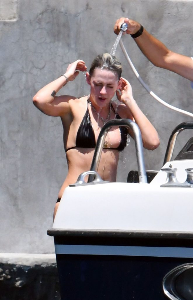 Kristen Stewart Sunbathing Topless on a Yacht  gallery, pic 74