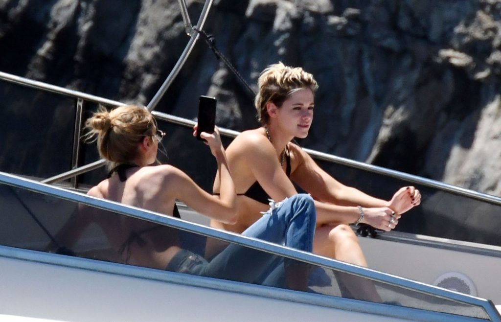 Kristen Stewart Sunbathing Topless on a Yacht  gallery, pic 84