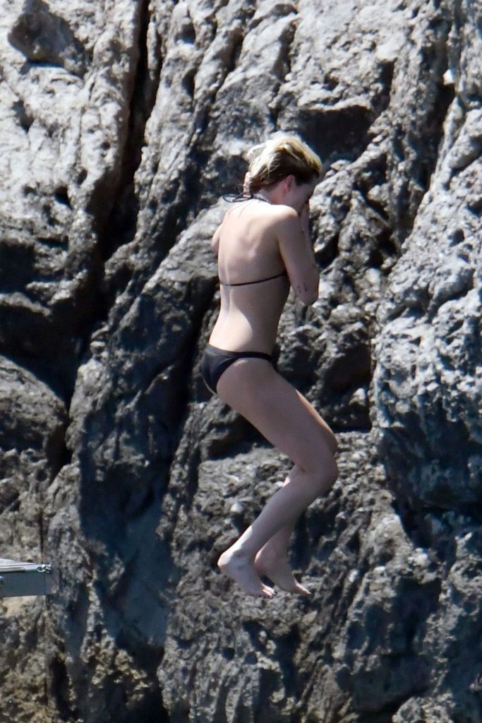Kristen Stewart Sunbathing Topless on a Yacht  gallery, pic 94