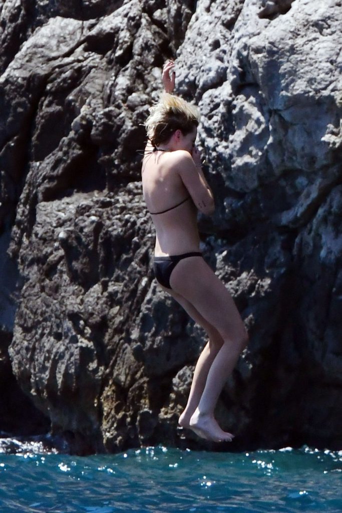 Kristen Stewart Sunbathing Topless on a Yacht  gallery, pic 96