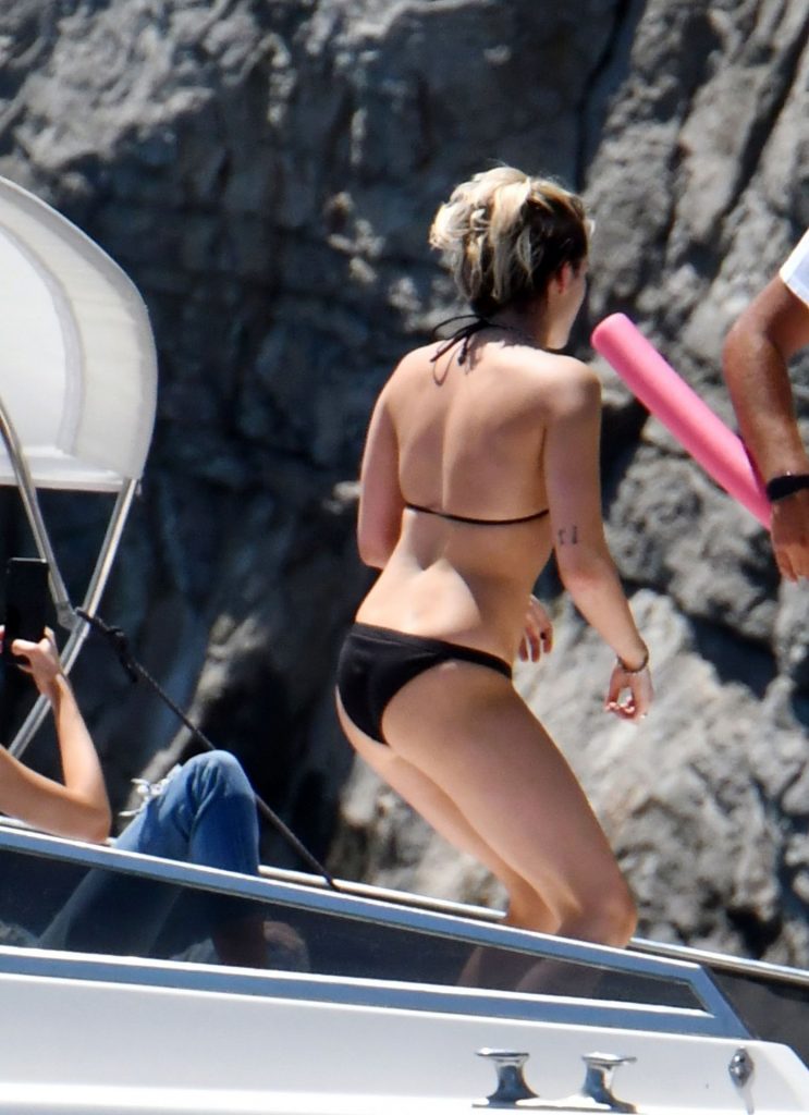 Kristen Stewart Sunbathing Topless on a Yacht  gallery, pic 14