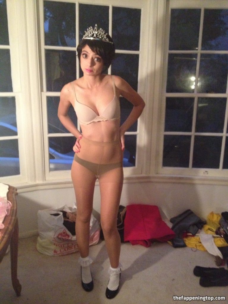 Cute Brunette Kate Micucci Shows Her Perky Boobs (Fappening XXX) gallery, pic 6