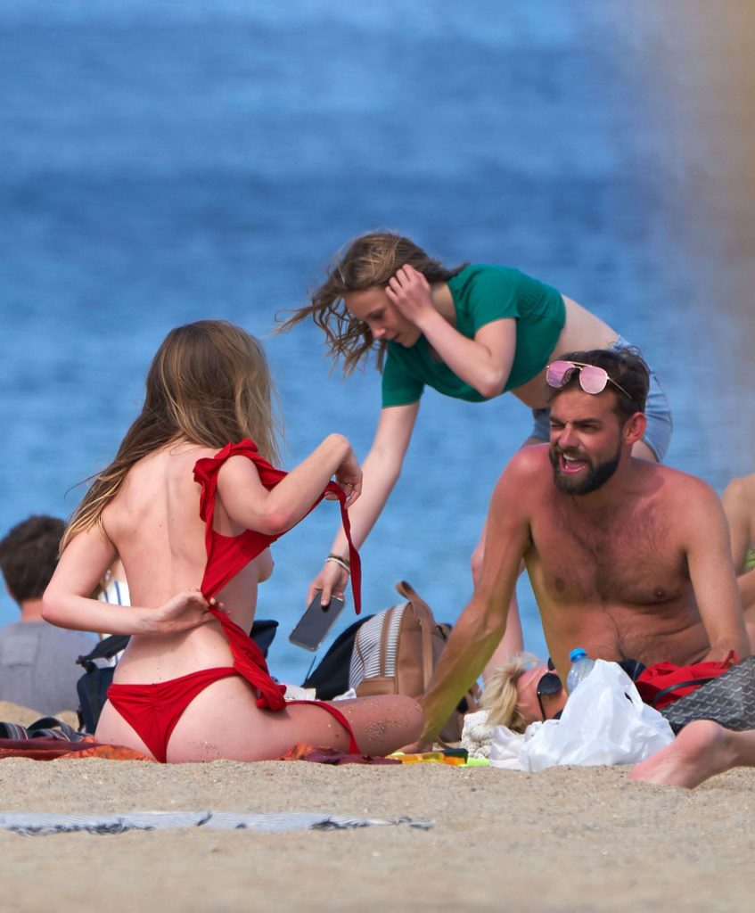 Brazen Beauty Diana Vickers Goes Topless on a Crowded Beach gallery, pic 8