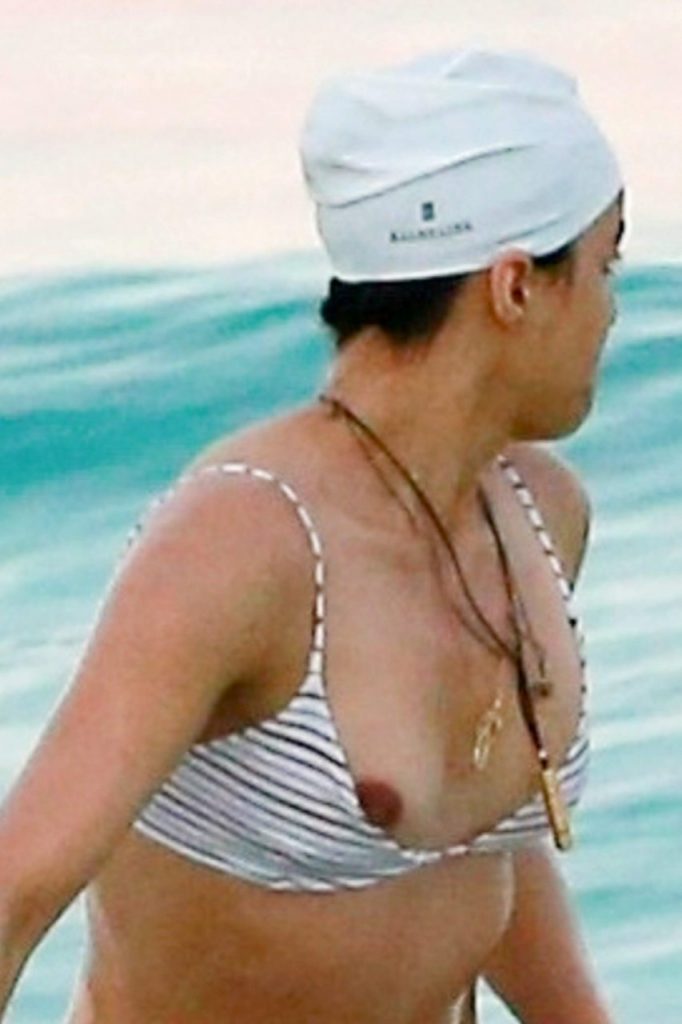 Michelle Rodriguez Accidentally Exposes Her Beautiful Nipple gallery, pic 22