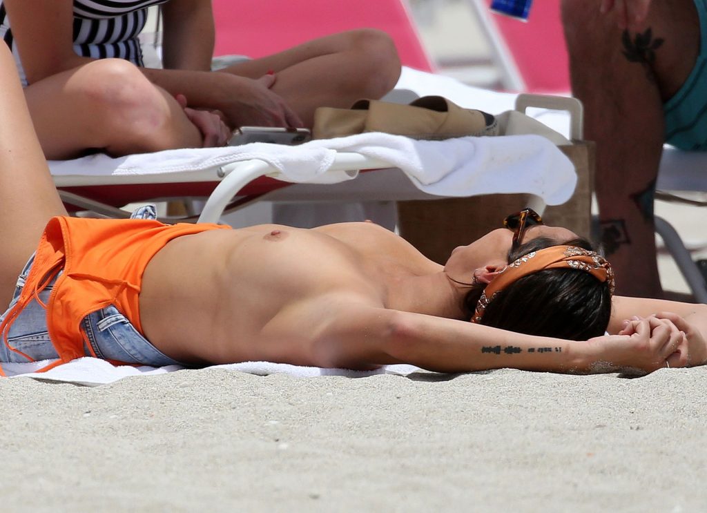 Kristen Doute Sunbathing Topless and Looking Absolutely Perfect gallery, pic 52