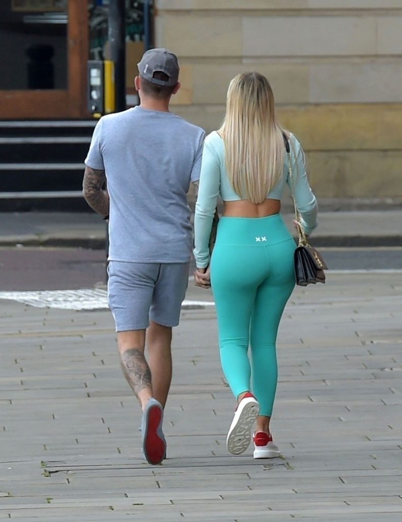 Curvaceous Blonde Chloe Ferry Flaunting It in a Skintight Outfit gallery, pic 22