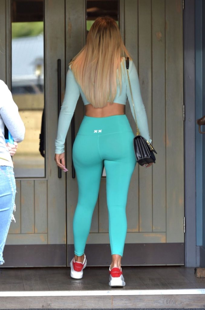 Curvaceous Blonde Chloe Ferry Flaunting It in a Skintight Outfit gallery, pic 32