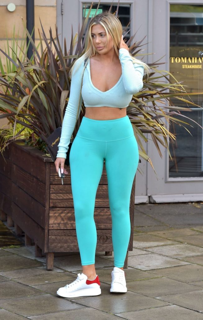 Curvaceous Blonde Chloe Ferry Flaunting It in a Skintight Outfit gallery, pic 40