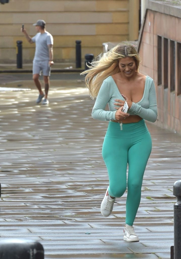 Curvaceous Blonde Chloe Ferry Flaunting It in a Skintight Outfit gallery, pic 14