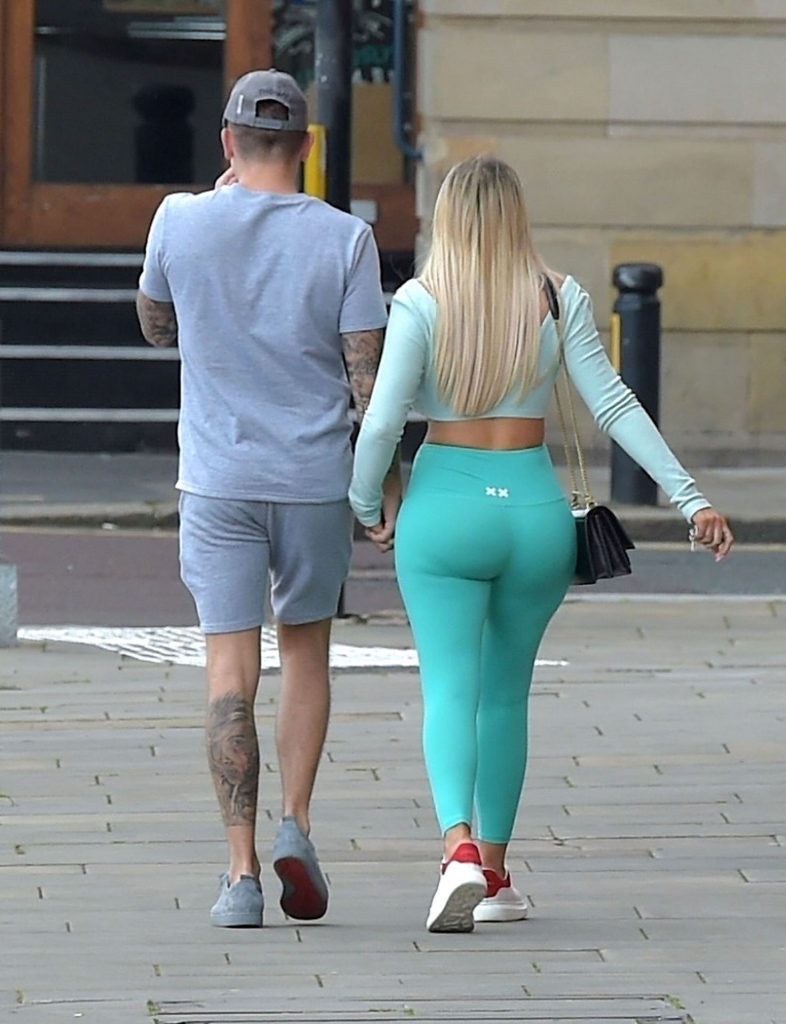 Curvaceous Blonde Chloe Ferry Flaunting It in a Skintight Outfit gallery, pic 18