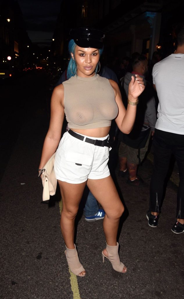 Talulah-Eve Brown Shamelessly Shows Her Big Tits in Public gallery, pic 10