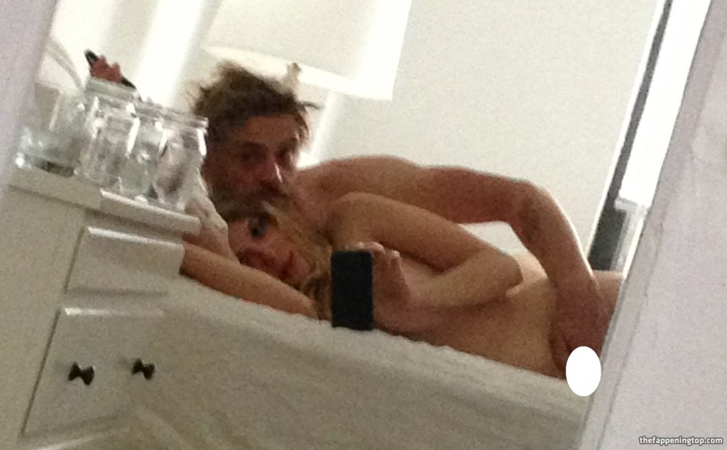 Marvel Star Elizabeth Olsen Shows Her Nude Boobs and Pussy gallery, pic 10